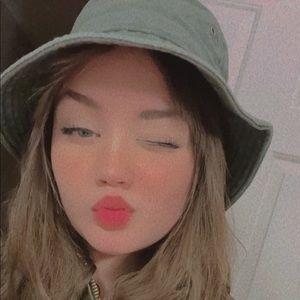 Meet your Posher, Chloë